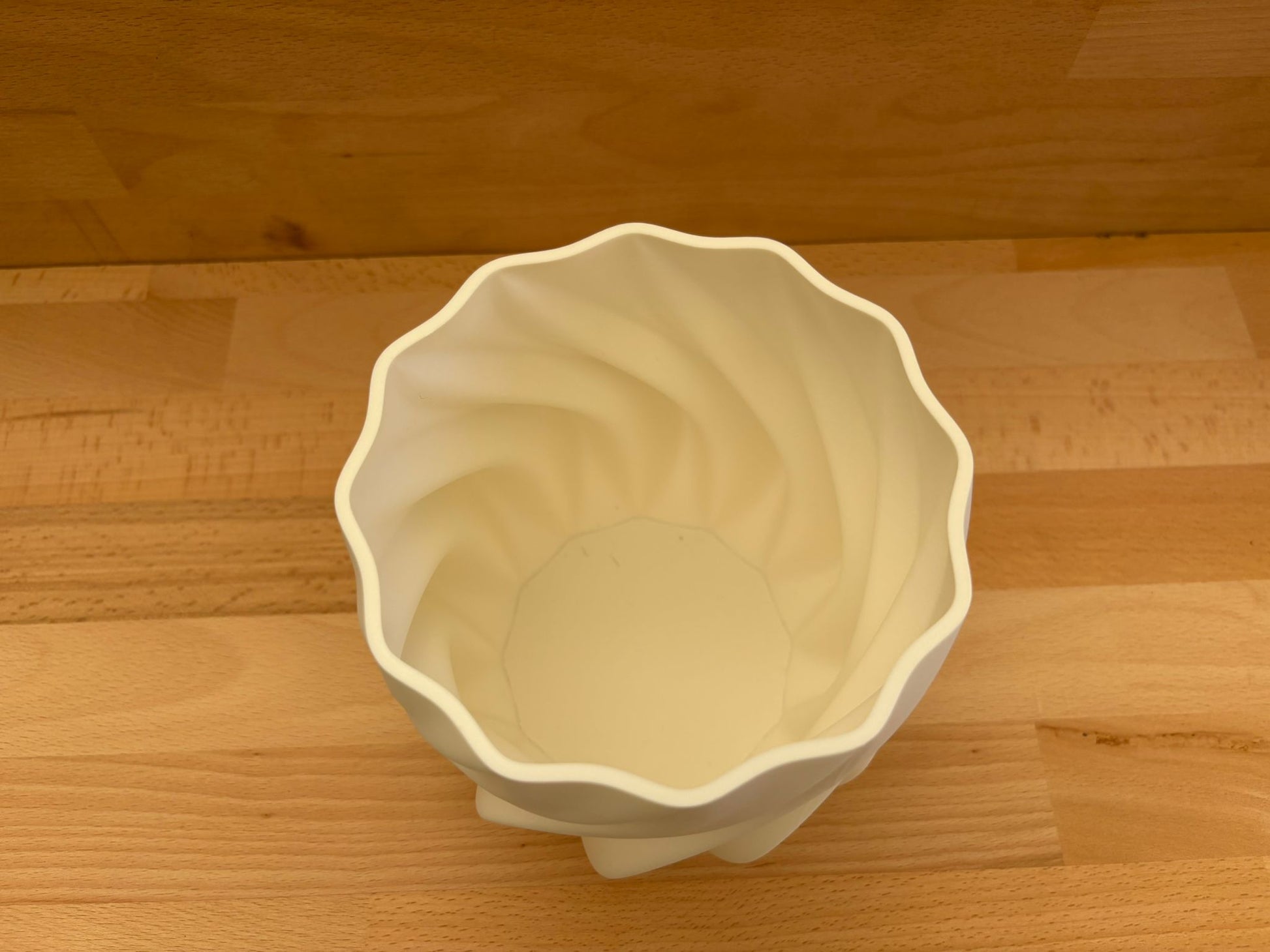 Vaso per piante, cilindrico con motivo a curve lisce