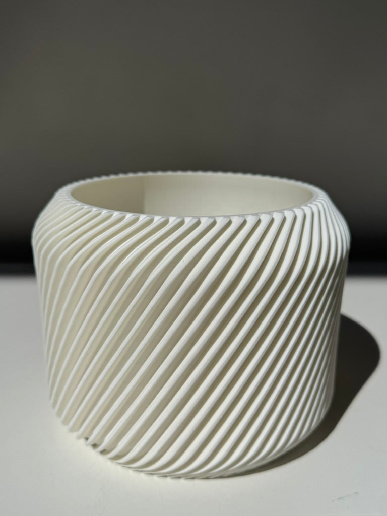 Vaso cilindrico con decorazione esterna a coste