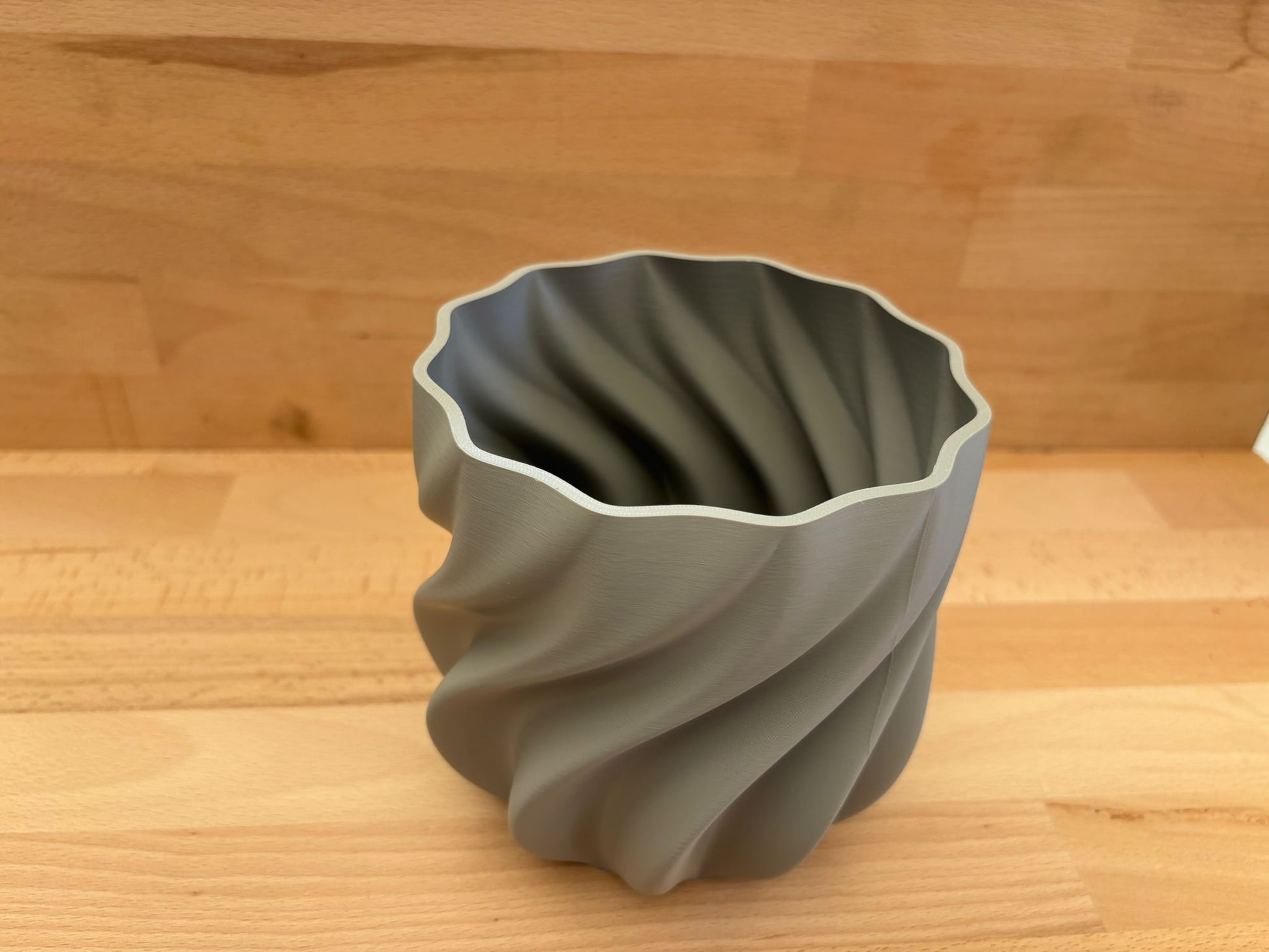Vaso per piante, cilindrico con motivo a curve lisce