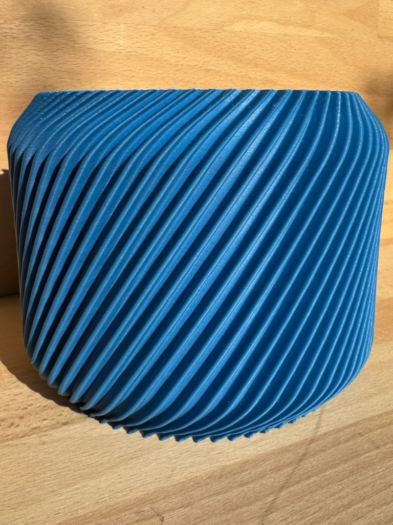 Vaso cilindrico con decorazione esterna a coste