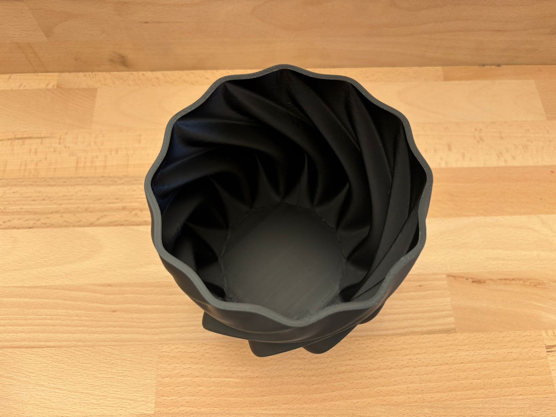 Vaso per piante, cilindrico con motivo a curve lisce