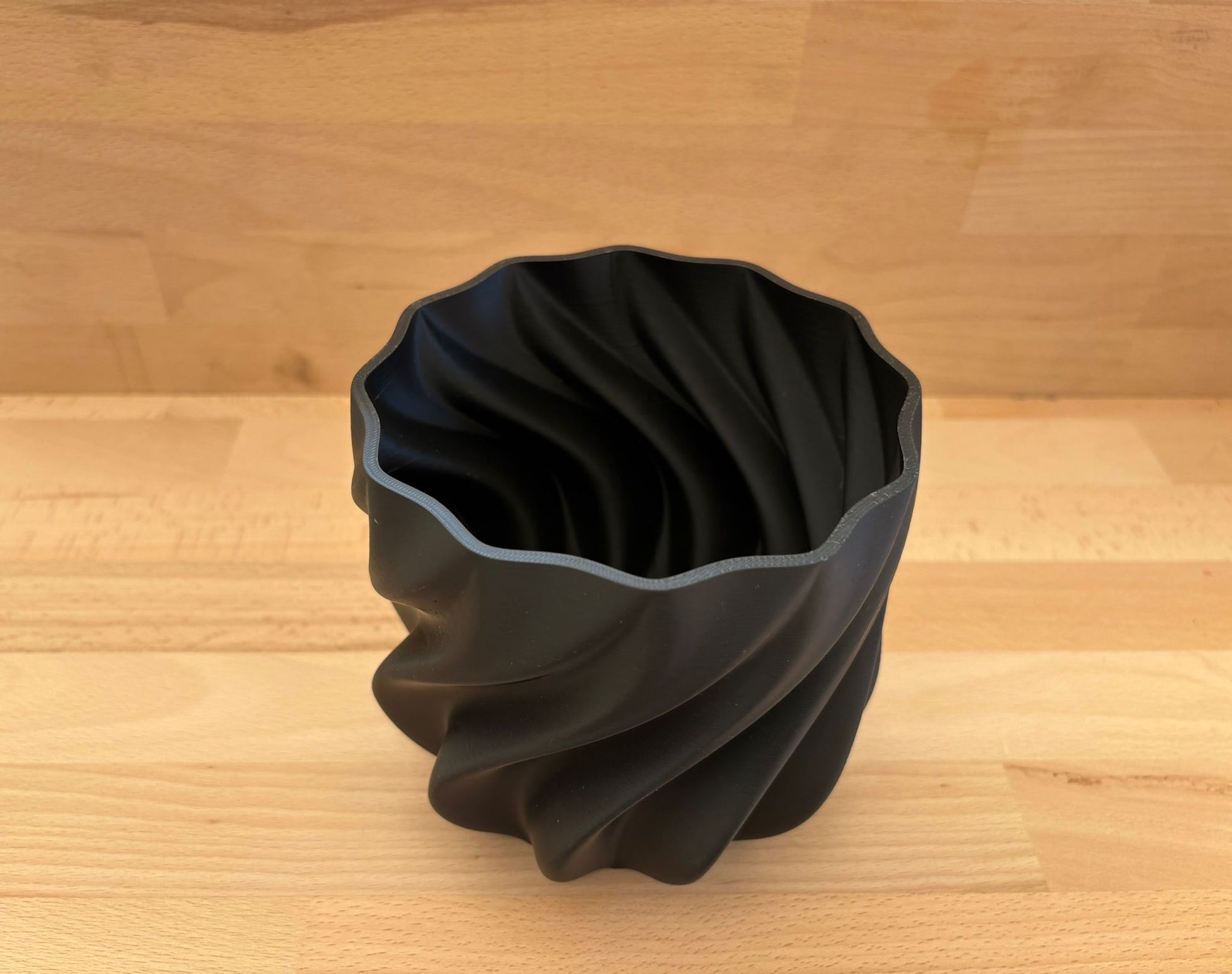 Vaso per piante, cilindrico con motivo a curve lisce