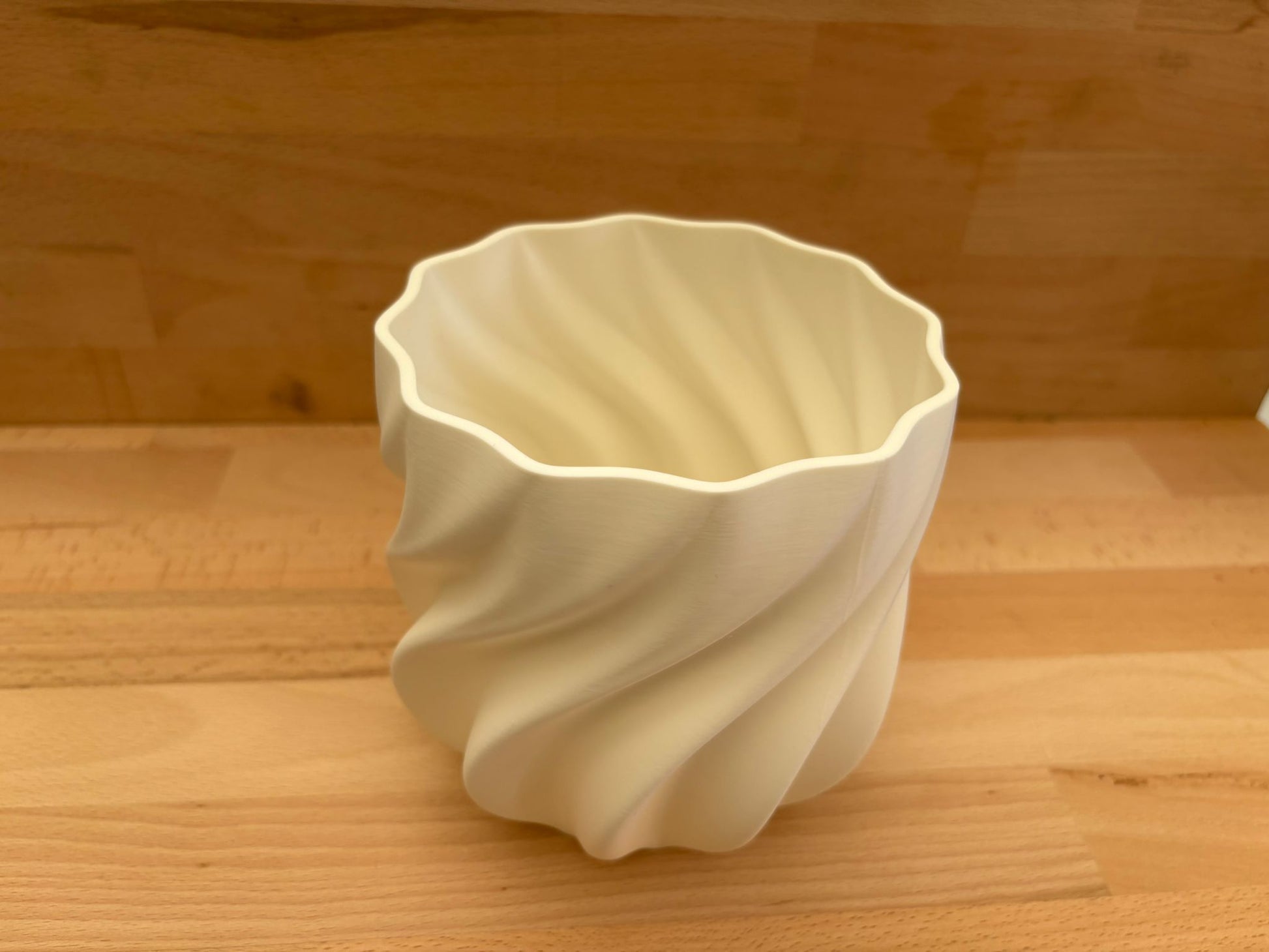 Vaso per piante, cilindrico con motivo a curve lisce