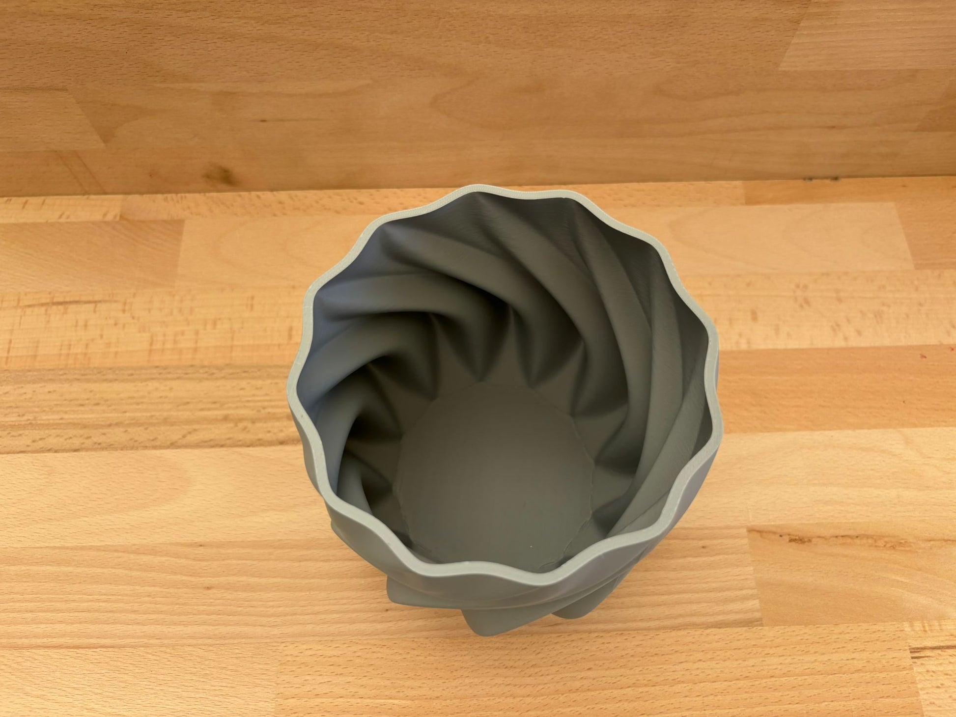 Vaso per piante, cilindrico con motivo a curve lisce